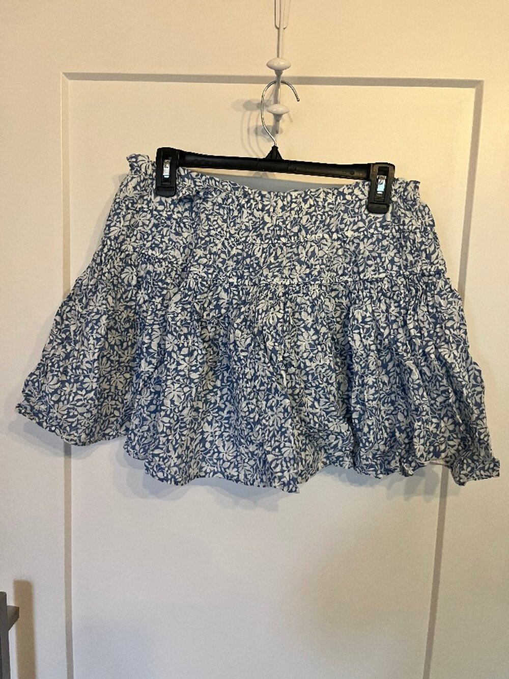 American Eagle Floral Tiered Mini Skirt Blue White L